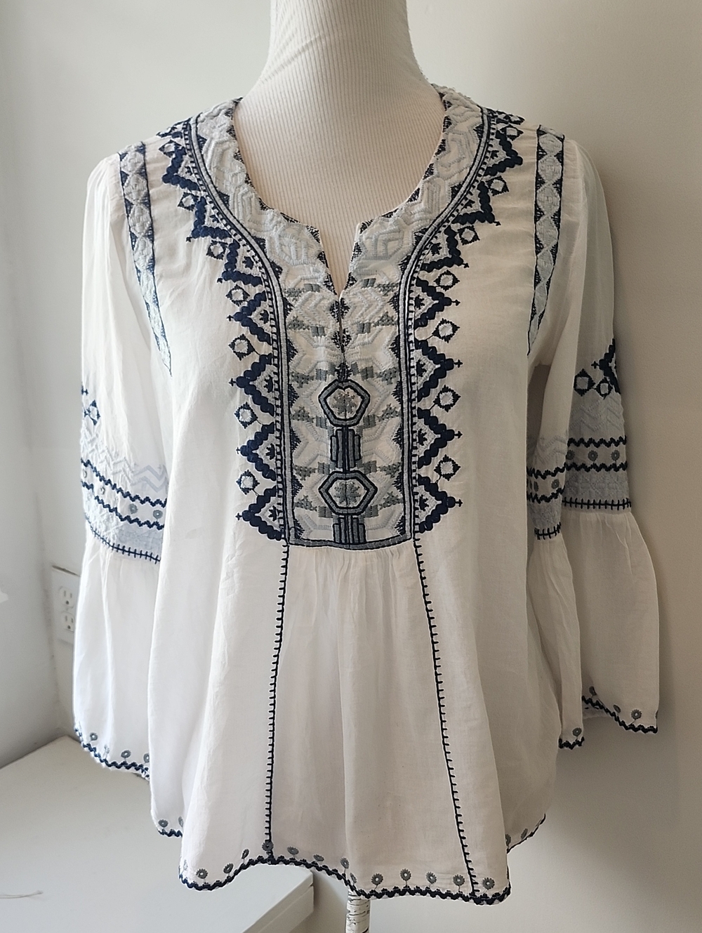 Johnny Was Workshop Simone Embroidered White Blue Flare Sleeve Blouse Small - Picture 2 of 8